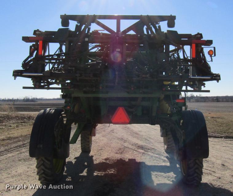 image for item DE5972 2000 John Deere 4700 sprayer