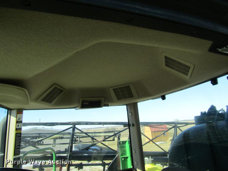 image for item DE5972 2000 John Deere 4700 sprayer