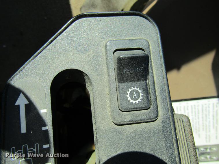 image for item DE5972 2000 John Deere 4700 sprayer