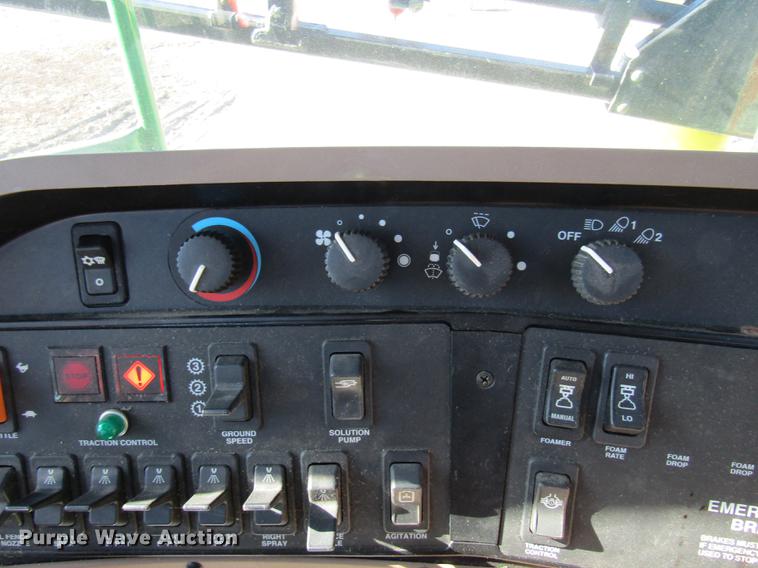 image for item DE5972 2000 John Deere 4700 sprayer