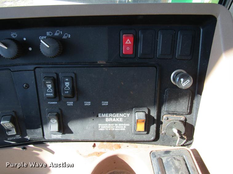 image for item DE5972 2000 John Deere 4700 sprayer