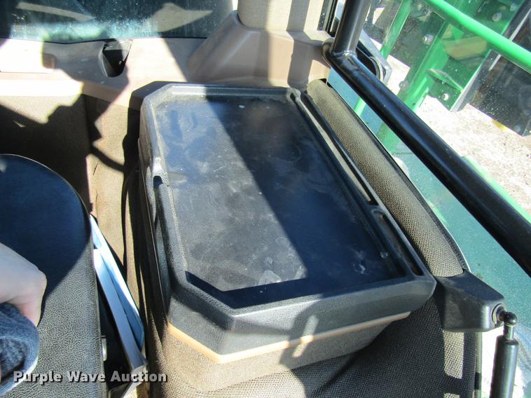 image for item DE5972 2000 John Deere 4700 sprayer