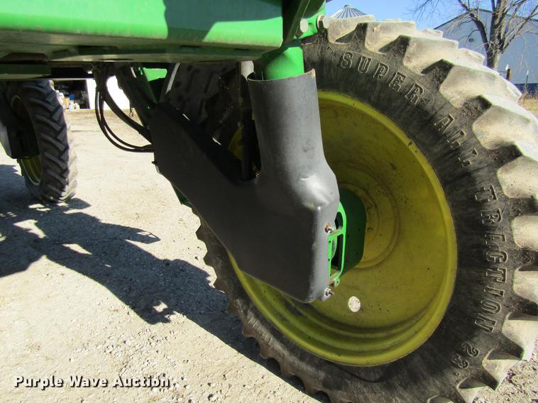 image for item DE5972 2000 John Deere 4700 sprayer