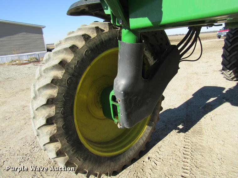 image for item DE5972 2000 John Deere 4700 sprayer
