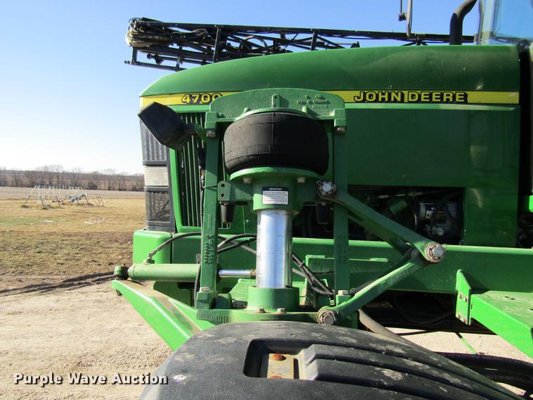 image for item DE5972 2000 John Deere 4700 sprayer