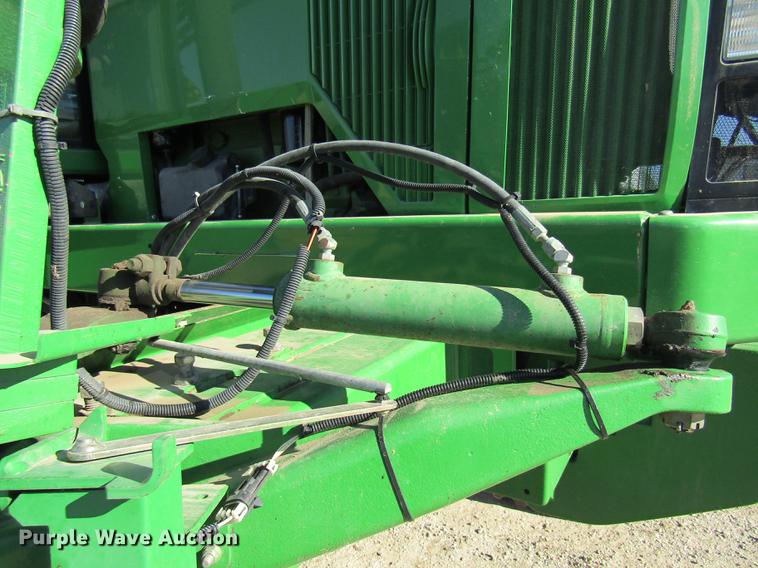 image for item DE5972 2000 John Deere 4700 sprayer