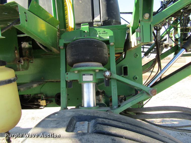 image for item DE5972 2000 John Deere 4700 sprayer