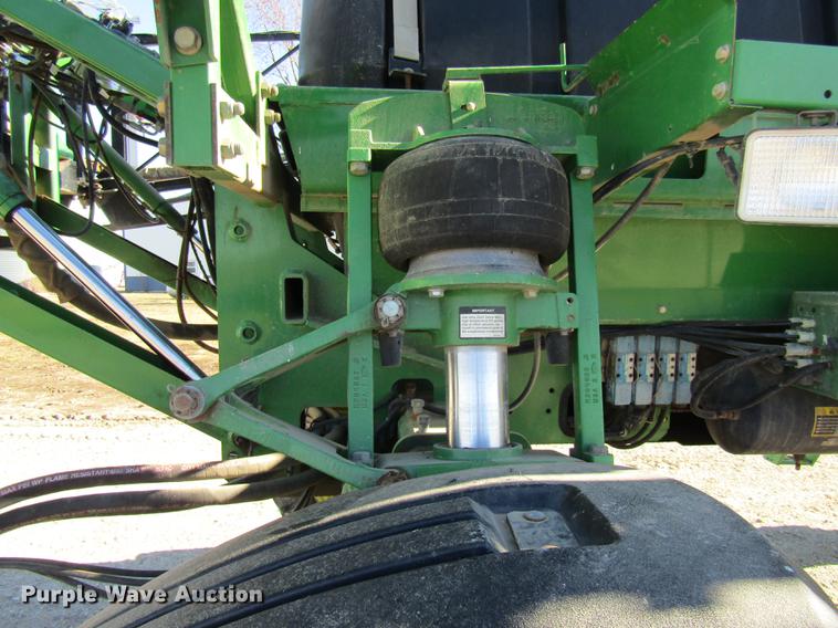 image for item DE5972 2000 John Deere 4700 sprayer