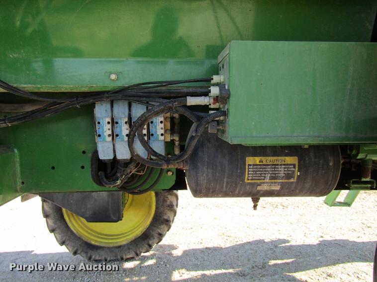 image for item DE5972 2000 John Deere 4700 sprayer