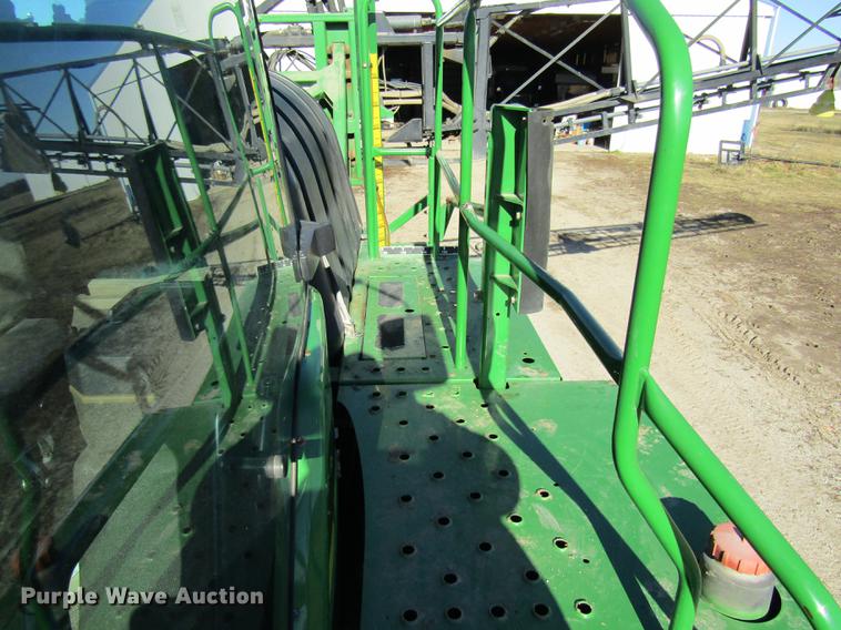 image for item DE5972 2000 John Deere 4700 sprayer