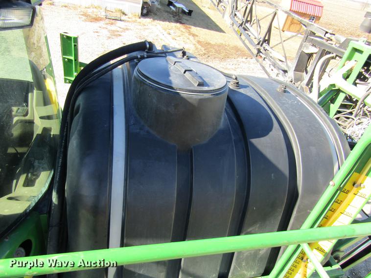 image for item DE5972 2000 John Deere 4700 sprayer