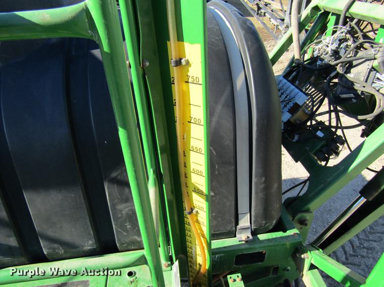 image for item DE5972 2000 John Deere 4700 sprayer