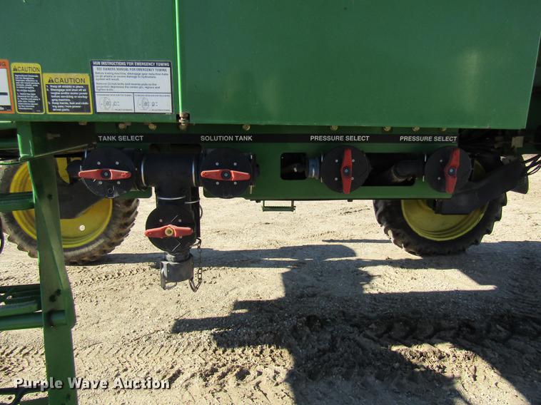 image for item DE5972 2000 John Deere 4700 sprayer