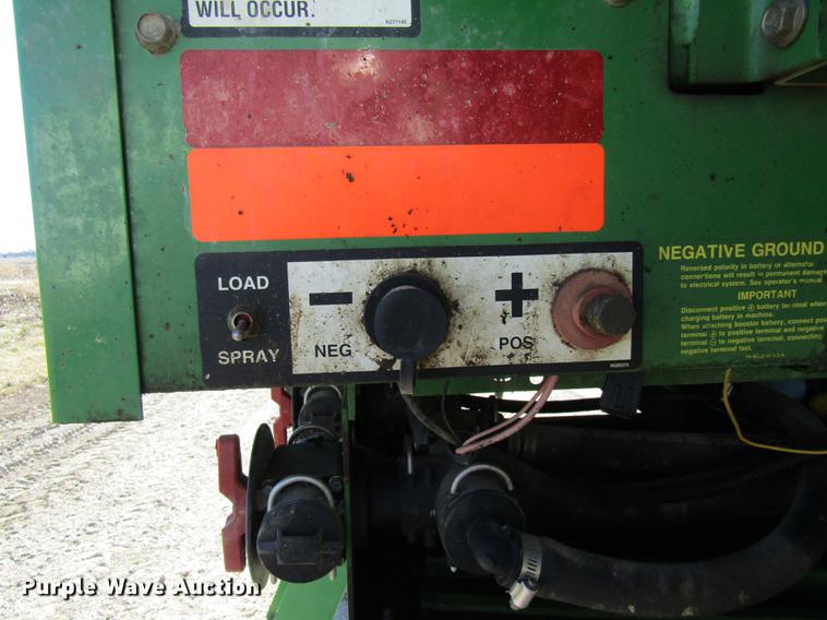 image for item DE5972 2000 John Deere 4700 sprayer