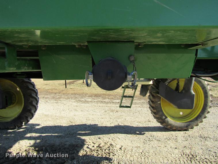 image for item DE5972 2000 John Deere 4700 sprayer