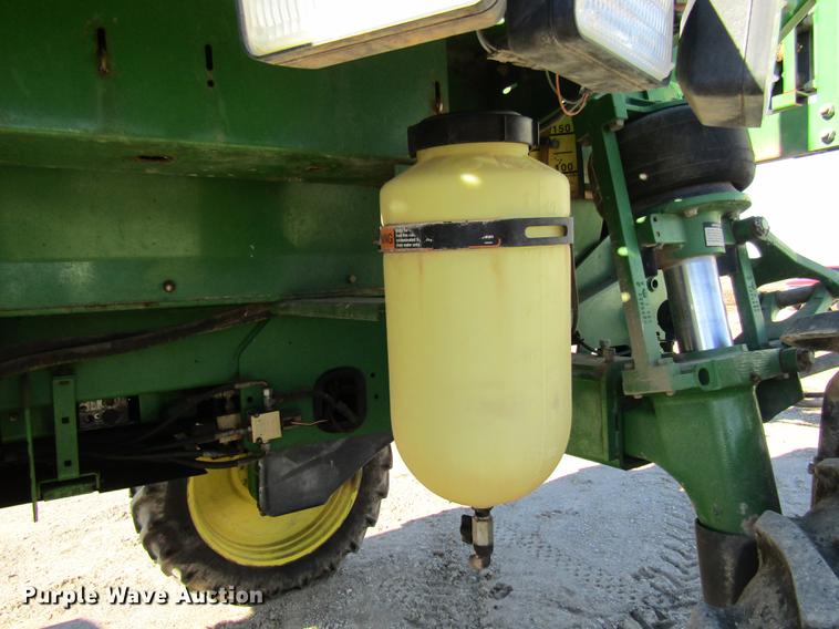 image for item DE5972 2000 John Deere 4700 sprayer