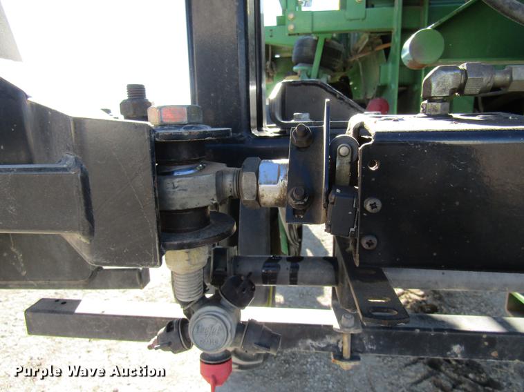 image for item DE5972 2000 John Deere 4700 sprayer