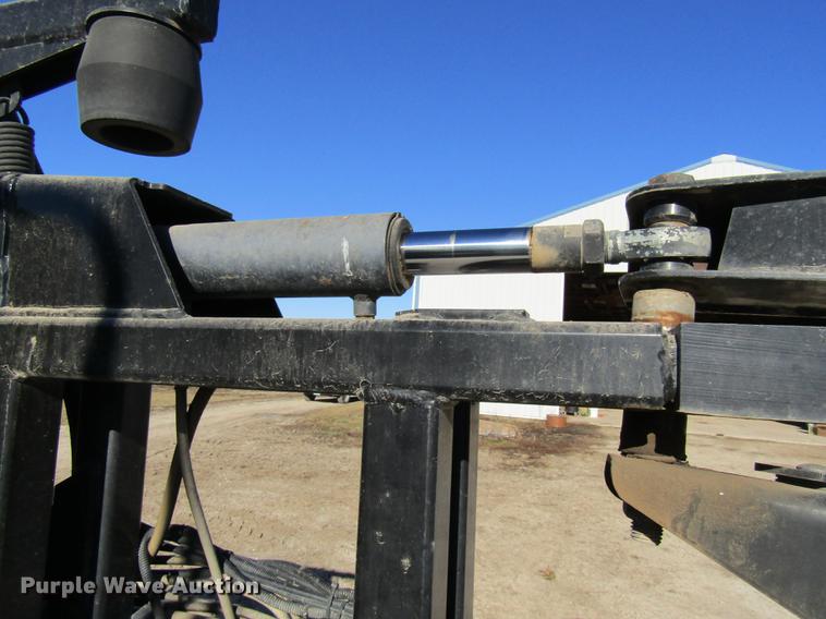 image for item DE5972 2000 John Deere 4700 sprayer