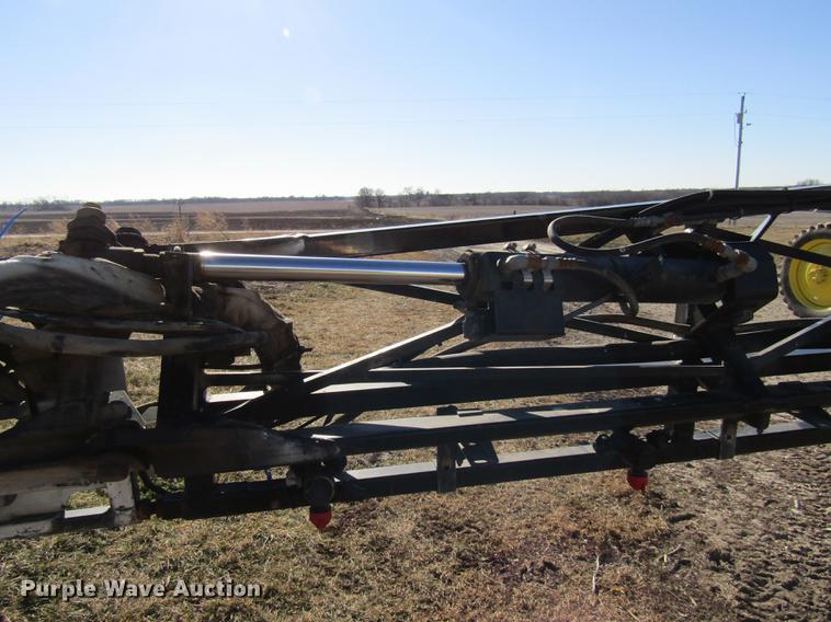 image for item DE5972 2000 John Deere 4700 sprayer