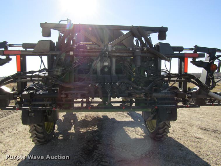 image for item DE5972 2000 John Deere 4700 sprayer