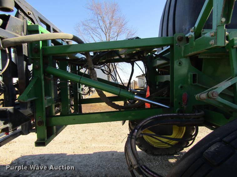 image for item DE5972 2000 John Deere 4700 sprayer