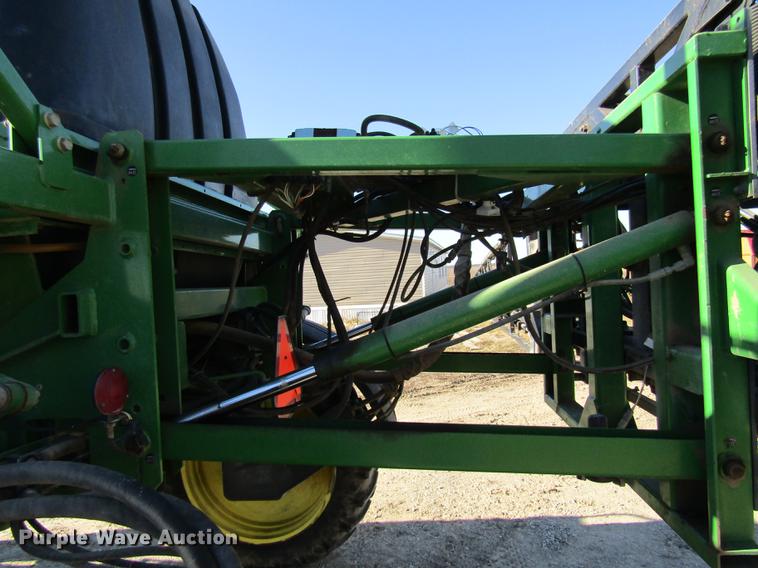 image for item DE5972 2000 John Deere 4700 sprayer