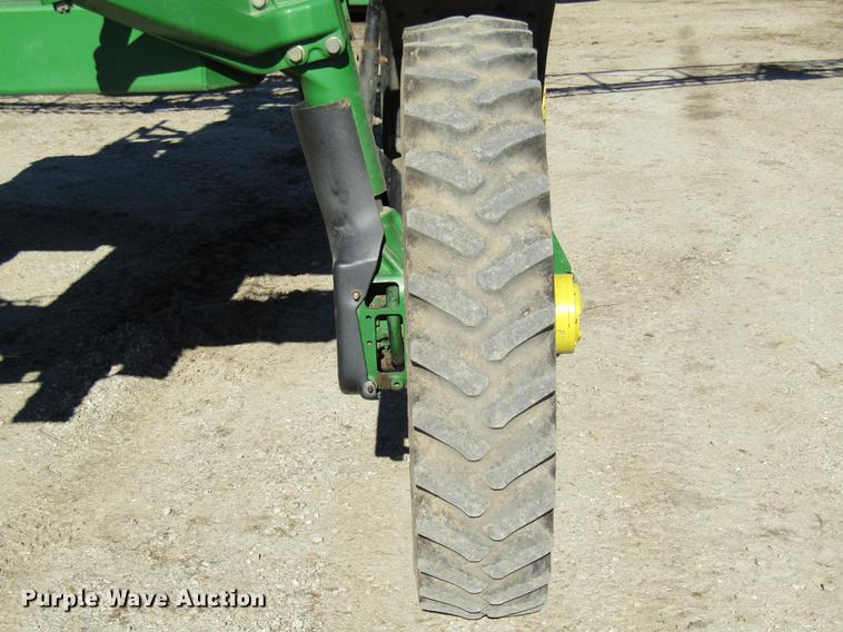 image for item DE5972 2000 John Deere 4700 sprayer