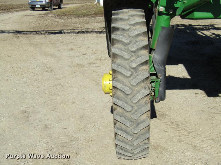 image for item DE5972 2000 John Deere 4700 sprayer