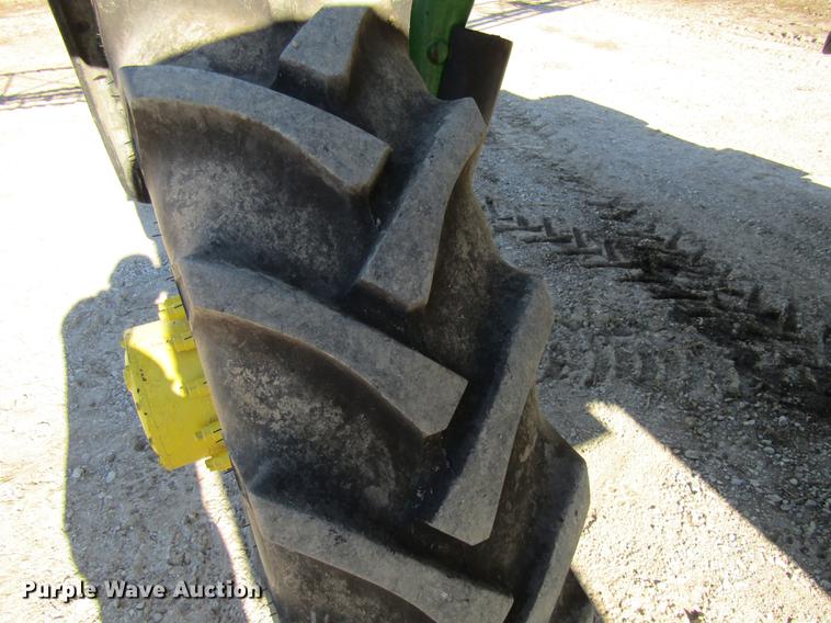 image for item DE5972 2000 John Deere 4700 sprayer