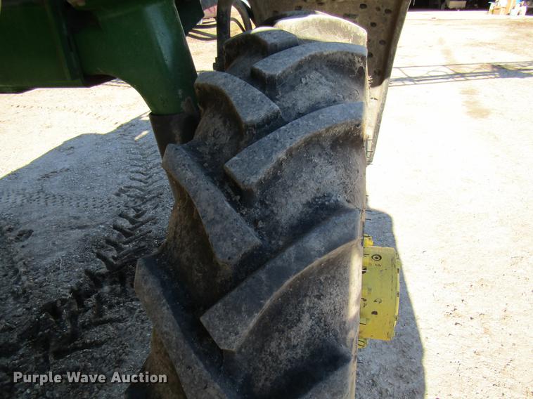 image for item DE5972 2000 John Deere 4700 sprayer