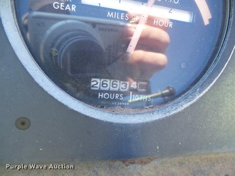 image for item DF2888 1966 John Deere 2510 tractor