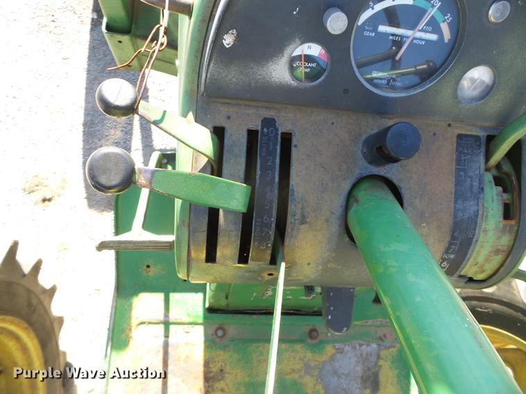 image for item DF2888 1966 John Deere 2510 tractor