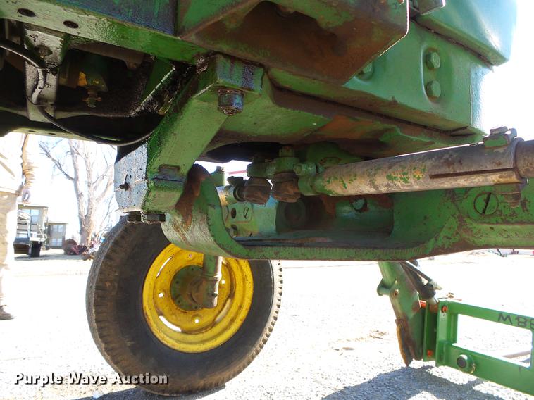 image for item DF2888 1966 John Deere 2510 tractor