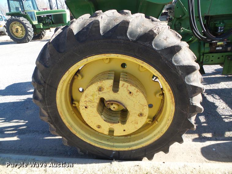 image for item DF2888 1966 John Deere 2510 tractor