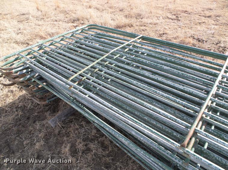 image for item DF2899 (20) round cattle panels
