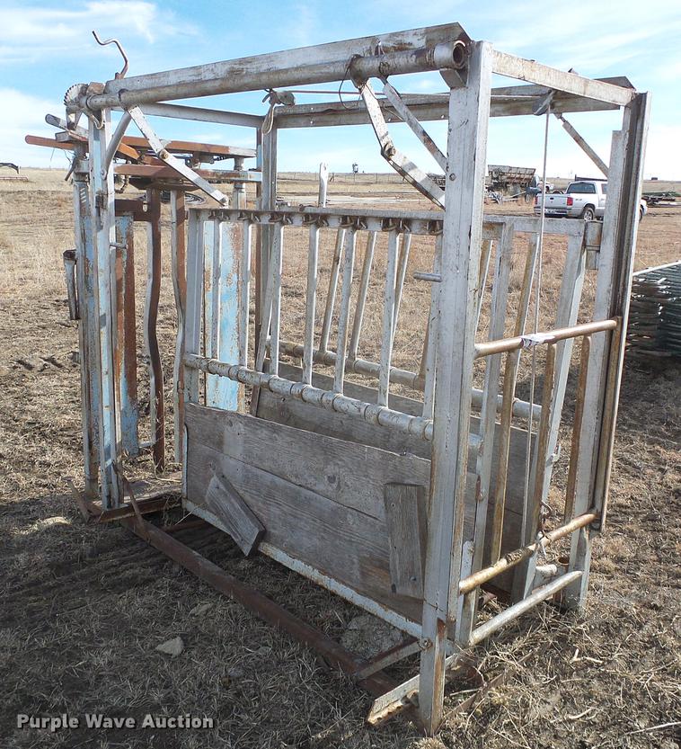 image for item DF2900 Steel livestock squeeze chute