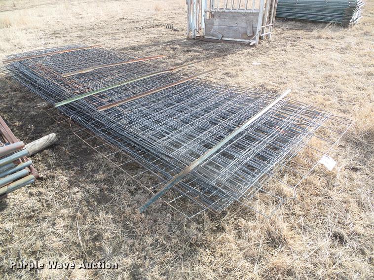 image for item DF2901 Approximately 29 galvanized cattle panels