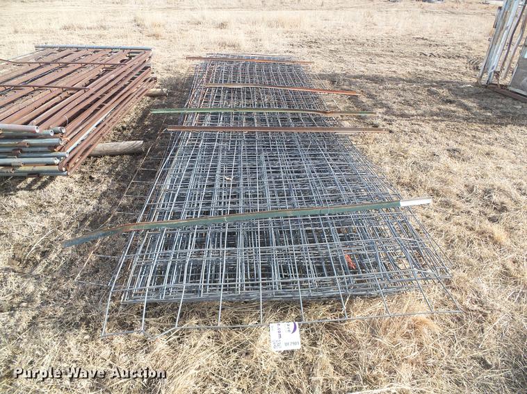 image for item DF2901 Approximately 29 galvanized cattle panels
