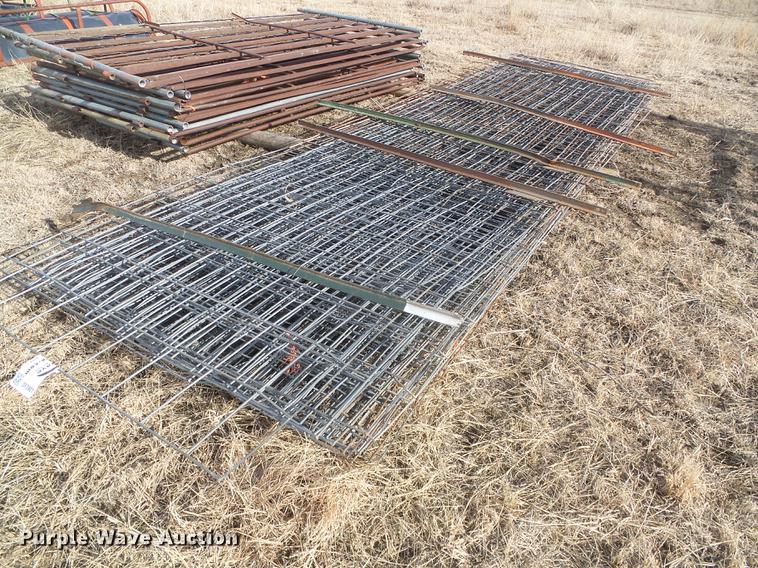 image for item DF2901 Approximately 29 galvanized cattle panels
