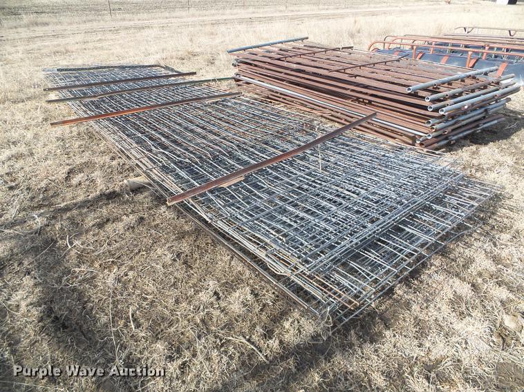 image for item DF2901 Approximately 29 galvanized cattle panels