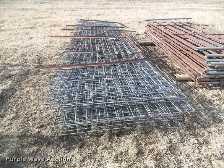 image for item DF2901 Approximately 29 galvanized cattle panels