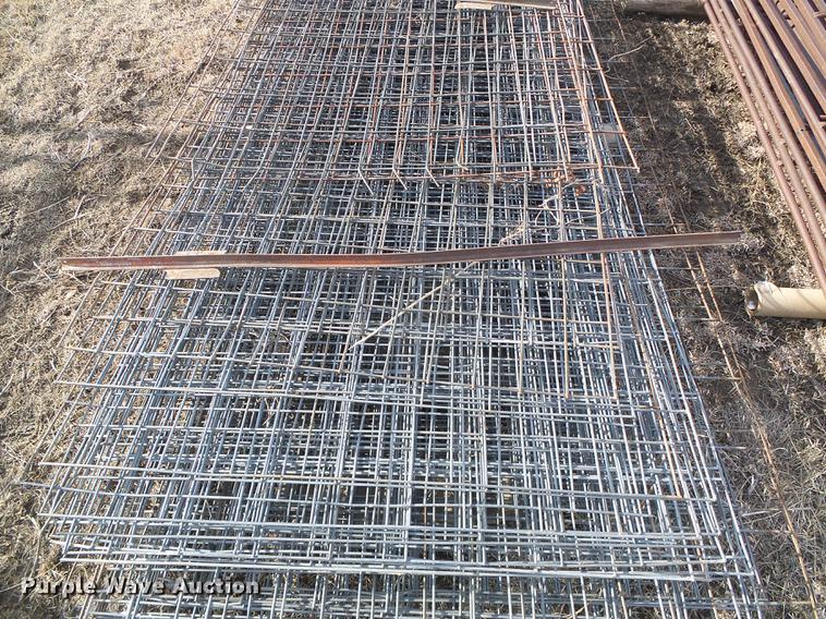 image for item DF2901 Approximately 29 galvanized cattle panels