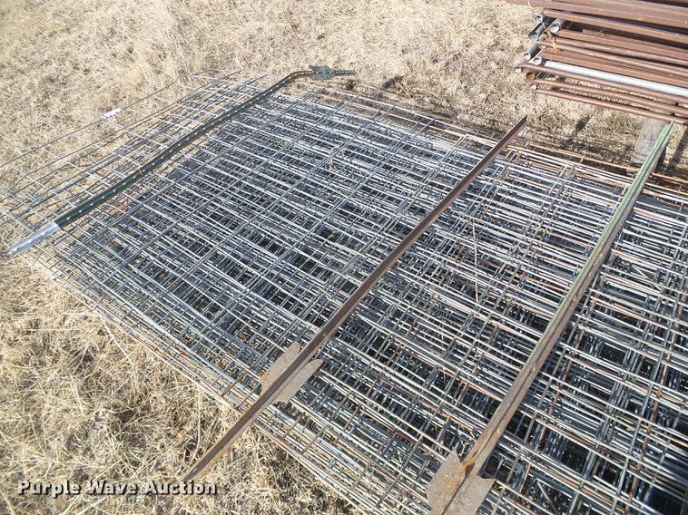 image for item DF2901 Approximately 29 galvanized cattle panels