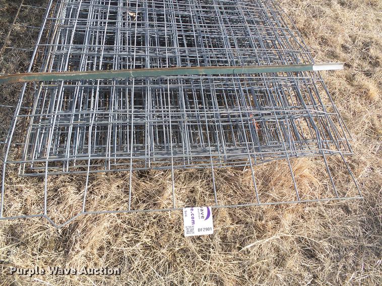 image for item DF2901 Approximately 29 galvanized cattle panels