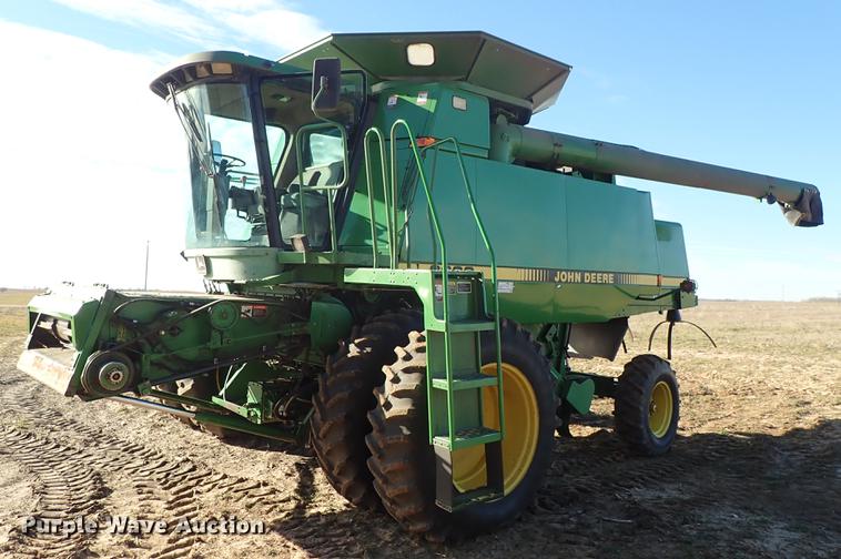 image for item DF8666 1995 John Deere 9600 combine