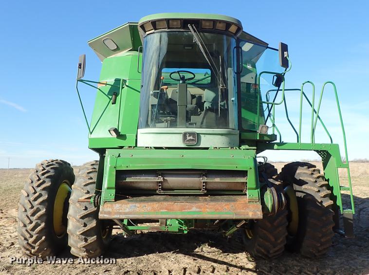 image for item DF8666 1995 John Deere 9600 combine