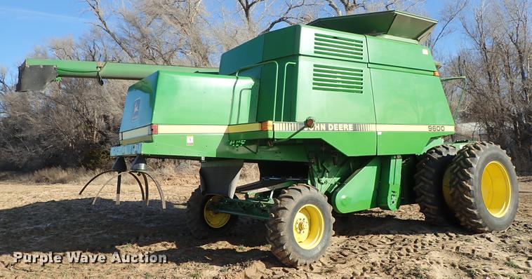 image for item DF8666 1995 John Deere 9600 combine