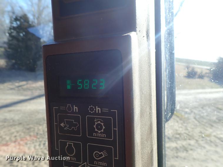 image for item DF8666 1995 John Deere 9600 combine