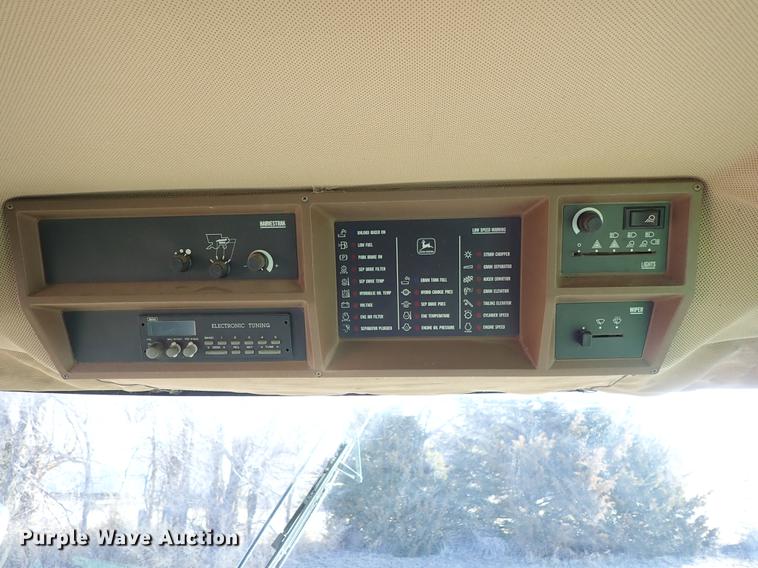 image for item DF8666 1995 John Deere 9600 combine