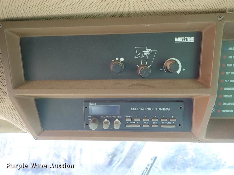 image for item DF8666 1995 John Deere 9600 combine